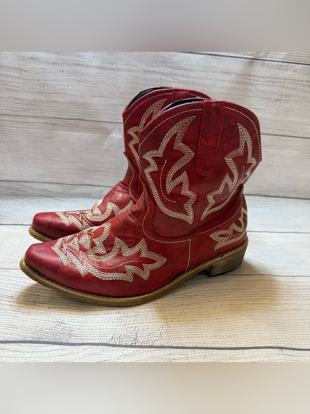 Red Western Cowboy Ankle Boots - Stylish Embroidered Pull-On